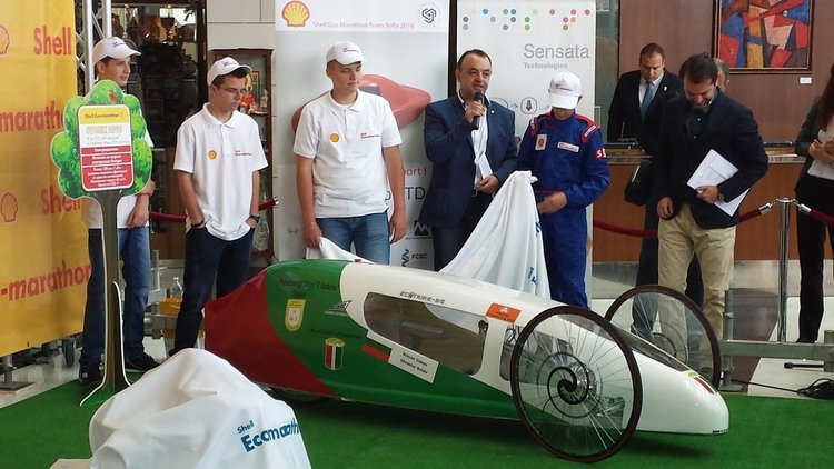 Отборът на гимназията в Чепеларе замина за международното състезание  Shell Eco-marathon 2016 с автомобил на бъдещето- с алуминиево шаси и куп екстри