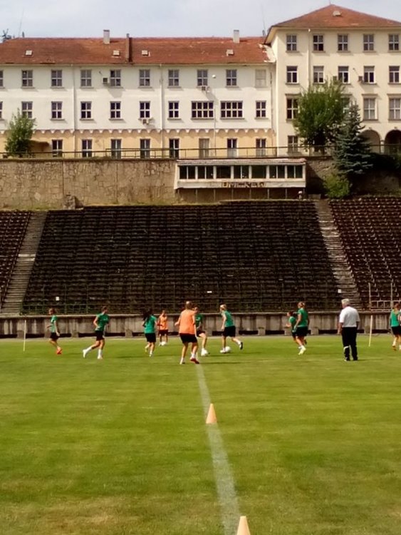Елитен женски футболен отбор от Сърбия избра Смолян за тренировъчен лагер