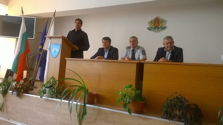 Пожарникарите от Ардино с колективна награда от министър Бъчварова за потушаването на пожара в село Светулка