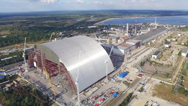 Изграждат нов саркофаг на АЕЦ Чернобил (видео)