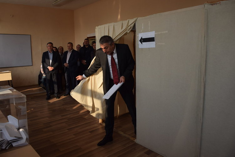 ДОСТ получи подкрепа отвън,ДПС с три мандата,ГЕРБ и БСП с по един в Кърджалийско