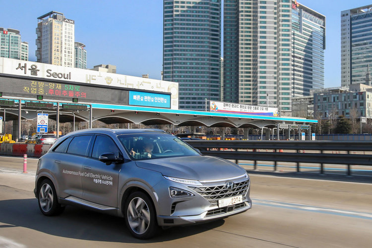 Безпилотният водороден автомобил Hyundai Nexo прекоси Южна Корея (видео)