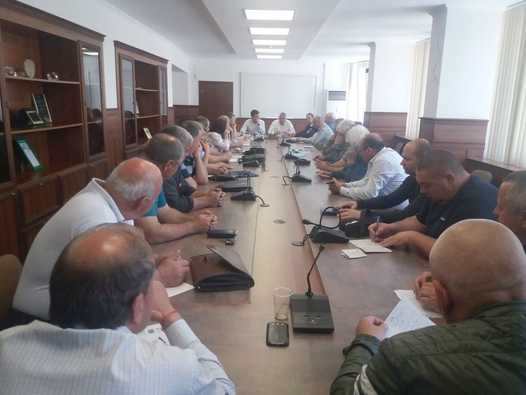 Обсъждаха асфалтирането на селските пътища в димитровградско