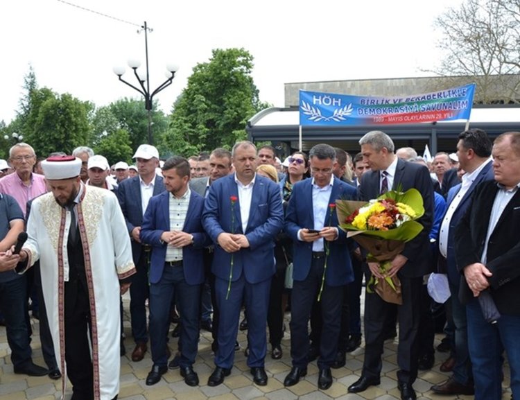 Джебел отново разделен в деня на своя празник