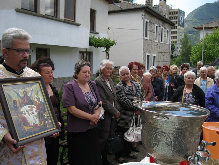 Църквата "Свети Дух" в Смолян чества храмов празник