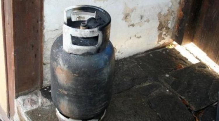Газова бутилка подпали тераса в Кърджали