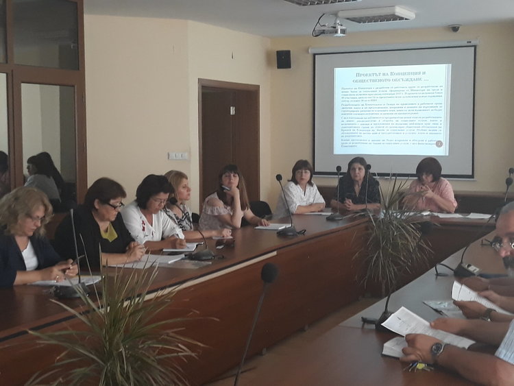  В областна администрация обсъдиха проектозакона за социално подпомагане
