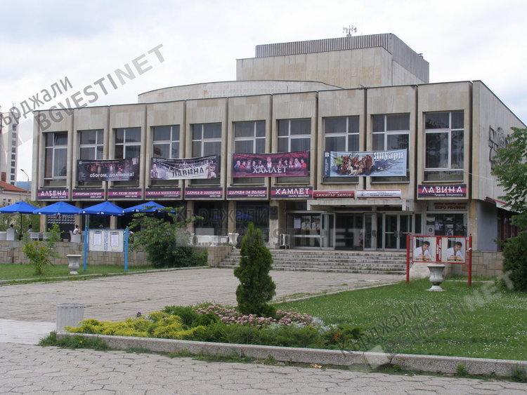 Театърът в Кърджали стартира сезона с две нови постановки