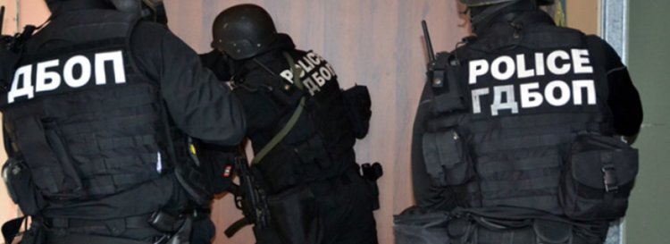 Прокурори и ГДБОП в две онкоболници