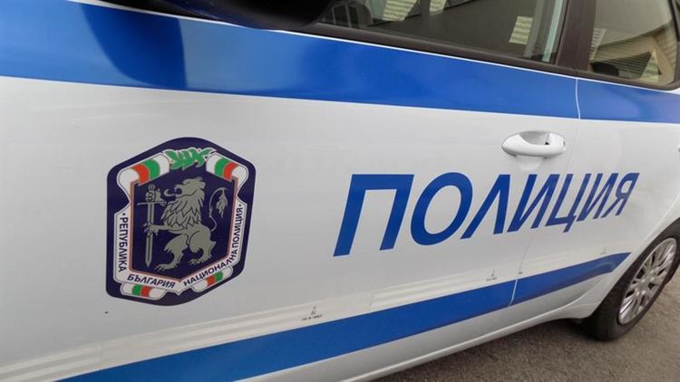 Две жени под карантина хванати далеч от домовете им