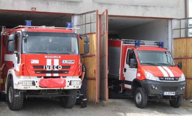 Мъж и жена са били обгазени при пожар заради фритюрник, сградата била евакуирана