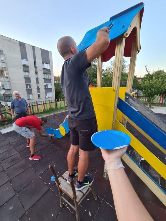 Обновиха детска площадка в квартал "Баделема" в Асеновград