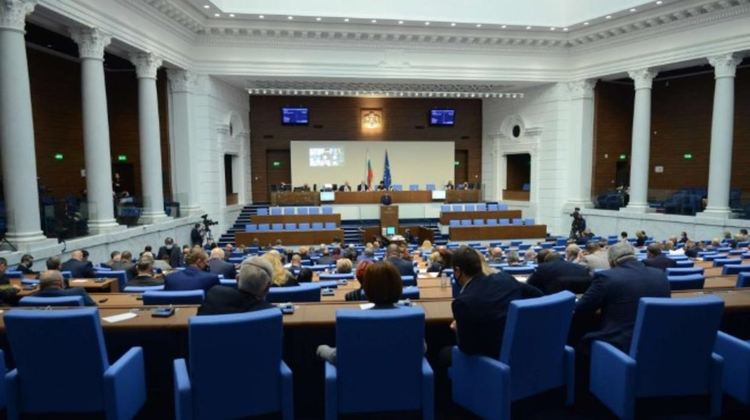БСП провали заседанието на парламента, за да блокира удвояването на извънредния труд