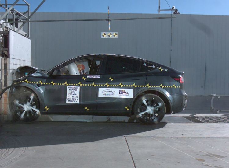 Tesla Model Y с пет звезди за безопасност. Вижте теста