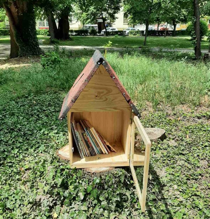 Къщички за книги красят градския парк