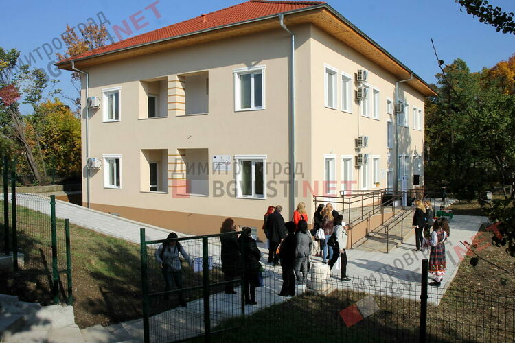 Откриха официално единствения в Хасковска област Център за временно настаняване