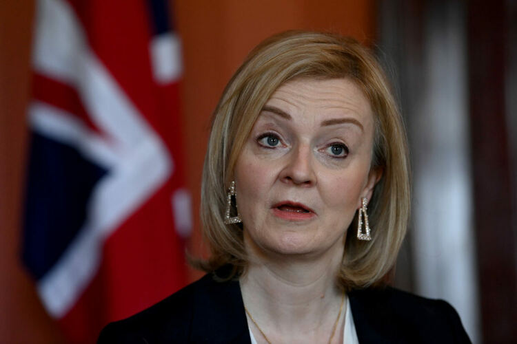 Лиз Тръс: Ако Русия иска преговори, първо трябва да си изтегли войските
