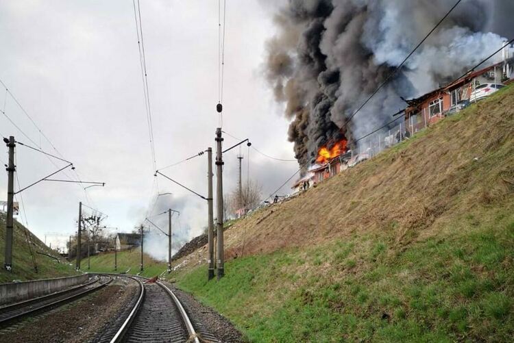 Боеве в Източна Украйна, Харков и Лвов под обстрел