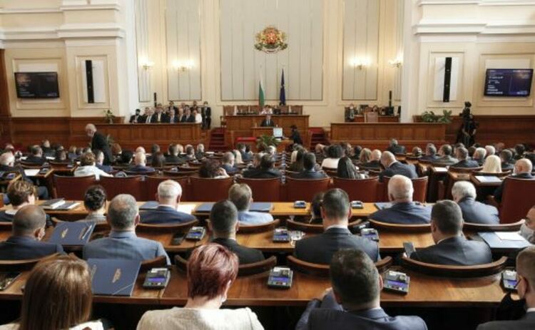В предложението на ПП за военна помощ на Украйна изненадващо няма оръжия