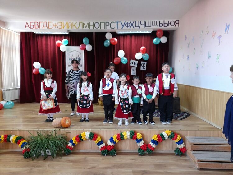 Празнува училище "Кирил и Методий", Първомай