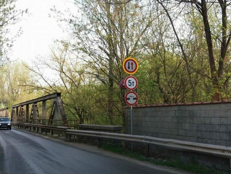 Транспортни фирми отново на протест заради моста на река Марица