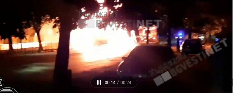 Товарен автомобил изгоря като факла на "Беломорски"рано тази сутрин