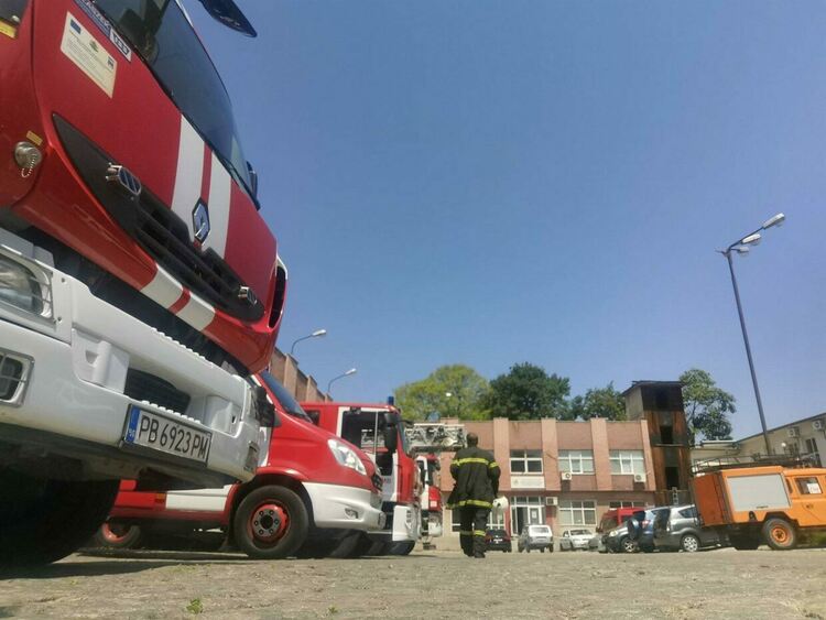 Запали се покрив на училище в Пловдив 