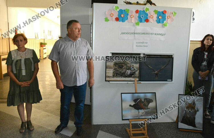Изложба запознава учениците в ПГЛП „Райна Княгиня“ с животинския свят  по поречието на р.Марица