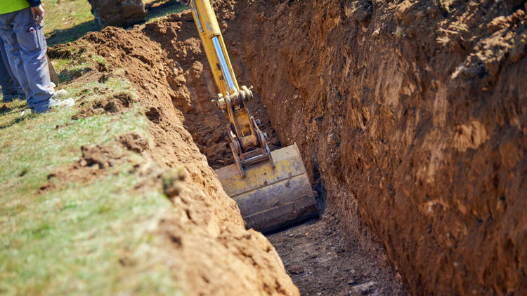 Двама загинали при изкопни работи в Перник