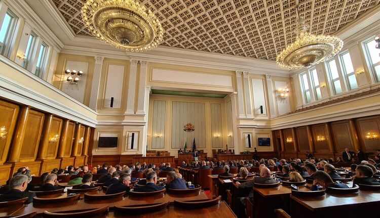 Депутатите се събраха на първото си заседание след ваканцията