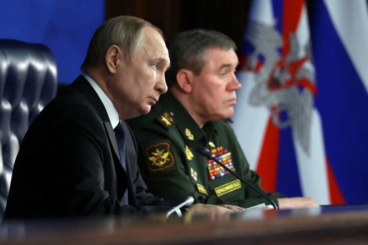 Путин наредил на Герасимов да превземе Донбас до март