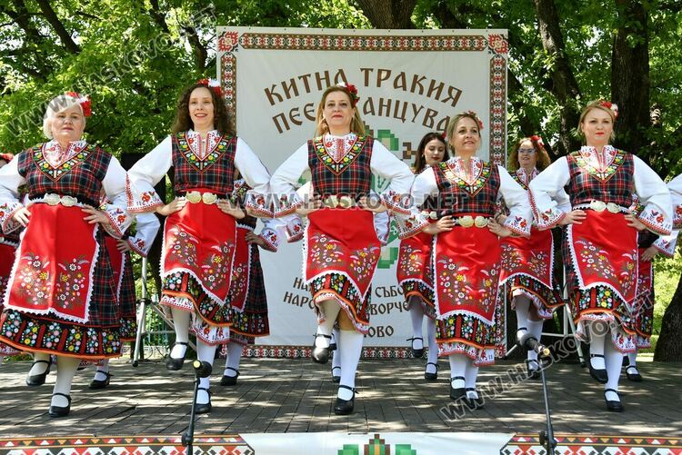 Танцов клуб „Балкан“ от Одрин даде старт на конкурсната програма на „Китна Тракия пее и танцува“
