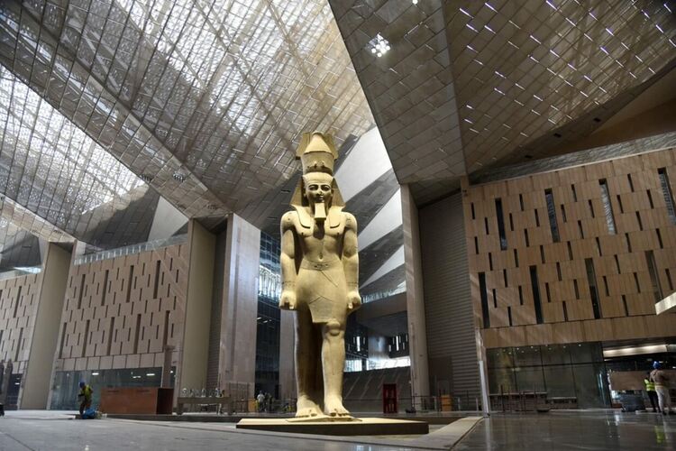 Половината от огромните артефакти са вече в Големия египетски музей в Гиза