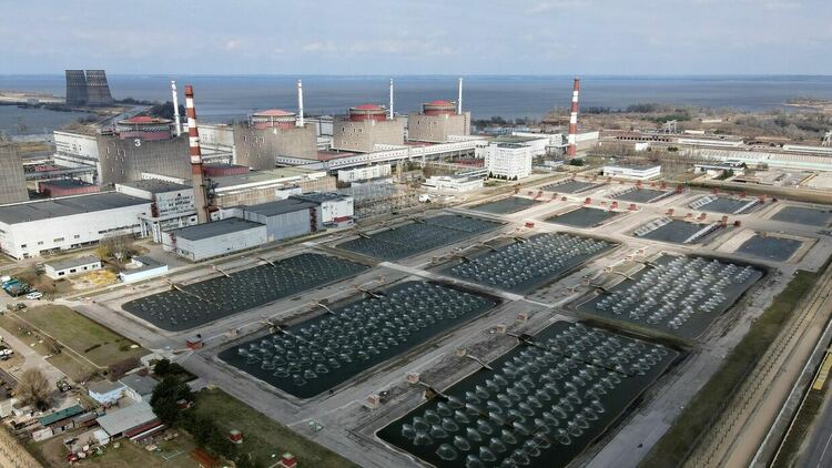 Украйна: Русия подготвя терористична атака в Запорожката АЕЦ