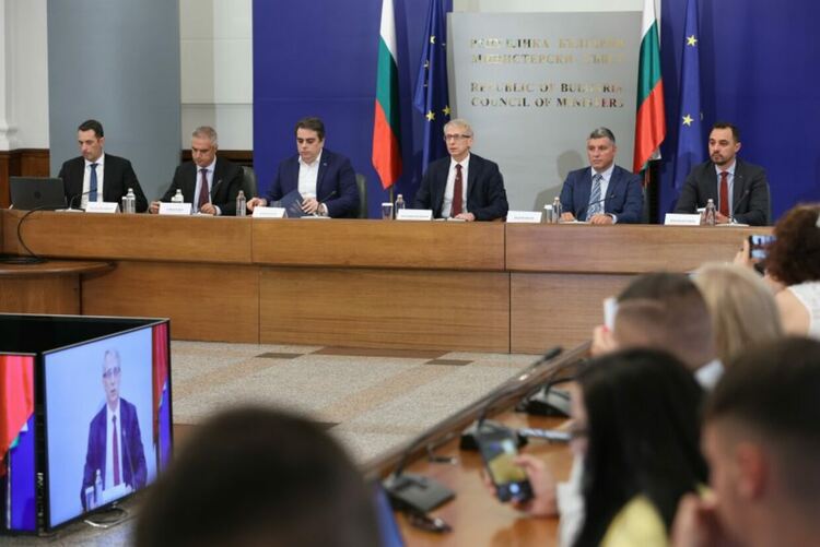 Василев: Заварихме хазната на дефицит от 1,2 млрд. лв., сега е на излишък от 500 млн. лв.