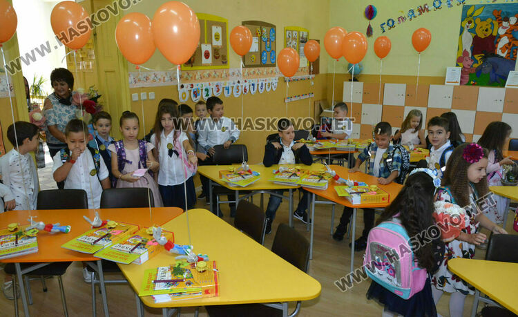 За 3074 ученици са отпуснати еднократни помощи до края на юли