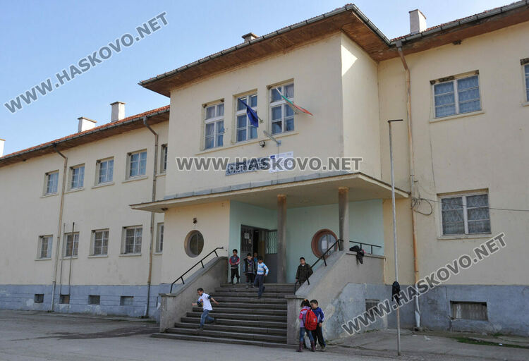 Десет стават средищните общински училища и градини в Хасковско