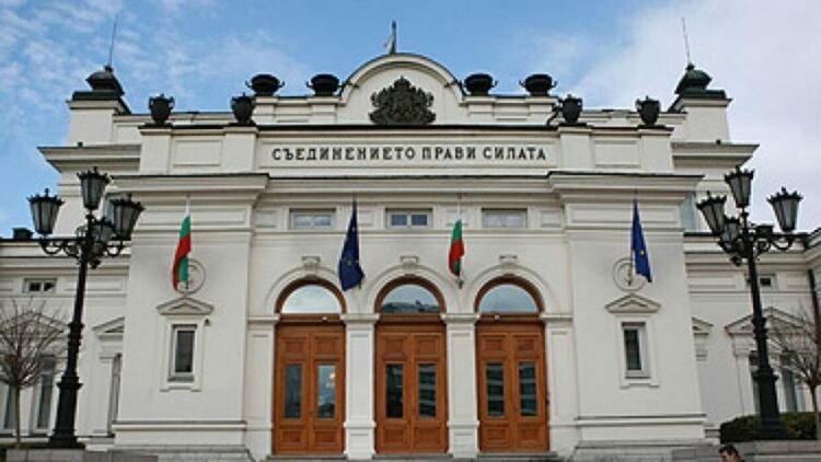 Председателят на здравната комисия проф. Костадин Ангелов сигнализира МВР и ДАНС за износа на лекарства