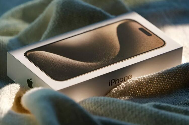 Apple не издържа, за първи път свали цените на нов iPhone