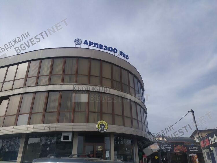 „Информацията” на Автогара „21 век” в Кърджали е в каменната ера, свързването по телефона е невъзможно