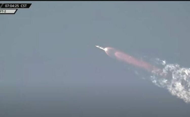 Starship на SpaceX достигна космоса за първи път, но ракетата Super Heavy се взриви