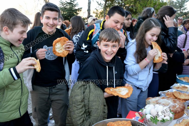 Стотици мекичета омесиха и раздадоха в с. Въгларово