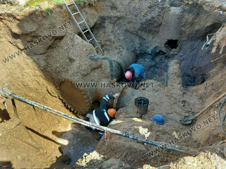 Спукан магистрален водопровод остави 5 села без вода