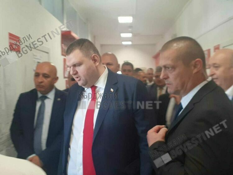Влиятелна изселническа организация категорично застава зад Пеевски за промените в ДПС