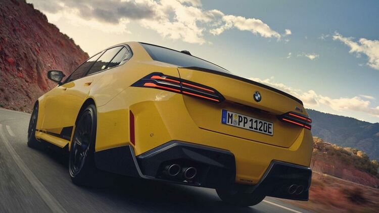 BMW: Мнението на хората за високото тегло на M5 няма значение