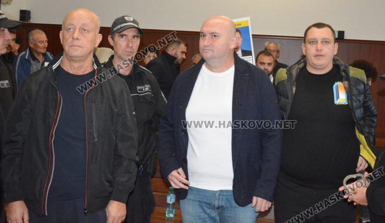 Домашен арест за Мюмюн Искендер, сина му и общинския служител