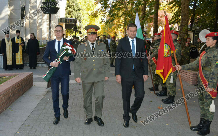 Панихида и военен ритуал пред паметника-морена в Хасково