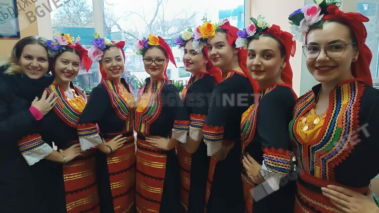 Деца от „Славейков” с програма за Международния ден за хората с увреждания в Кърджали