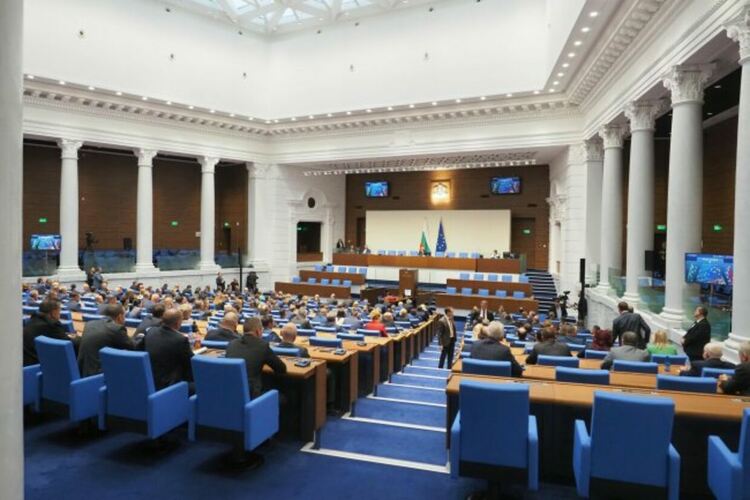 Кои ще са новите 13 депутати, които ще заменят станалите министри