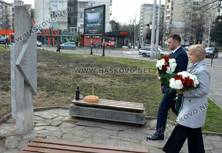 Отслужиха панихида в памет на жертвите на комунизма